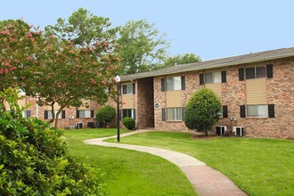 Hanover Landing Apartments in Wilmington, NC - Foto de edificio - Building Photo