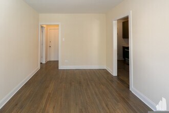 2642 N Spaulding Ave, Unit 2E in Chicago, IL - Foto de edificio - Building Photo