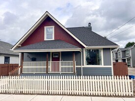 253 S 3rd St in Lebanon, OR - Building Photo