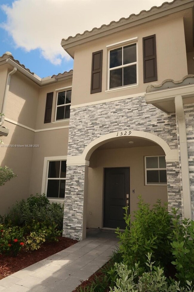 1529 SE 27th Rd in Homestead, FL - Building Photo - Building Photo