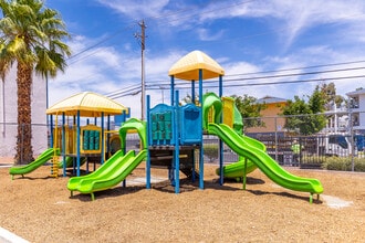 Villas at Desert Pointe in Las Vegas, NV - Building Photo - Building Photo