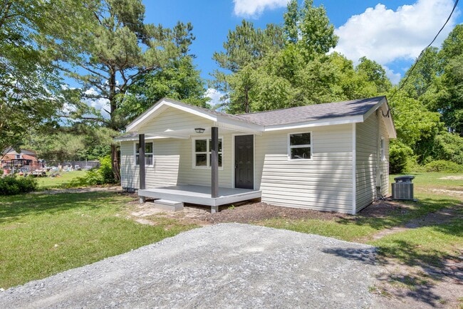 1613 Halsey Loop in Hope Mills, NC - Building Photo - Building Photo