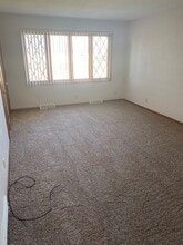 2325 Victoria Dr SW in Cedar Rapids, IA - Building Photo - Building Photo