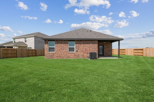 1023 Whispering Winds Dr in Beasley, TX - Building Photo - Building Photo