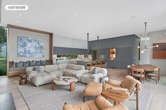 21 Munchogue Dr in Sag Harbor, NY - Building Photo - Building Photo