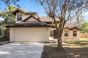 2416 Kenwick Dr in Valrico, FL - Building Photo