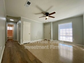 217 N Emerald Loop in Shreveport, LA - Foto de edificio - Building Photo