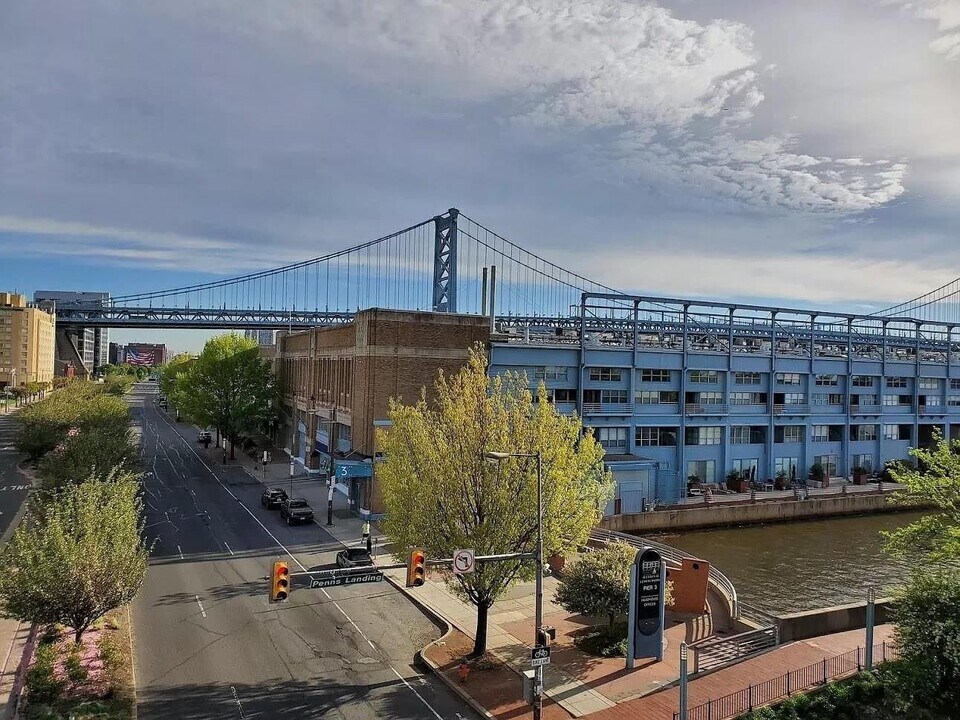 3 N Christopher Columbus Blvd, Unit 247 in Philadelphia, PA - Building Photo