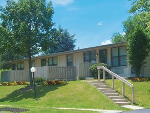 The Meadows in Pickerington, OH - Building Photo - Building Photo