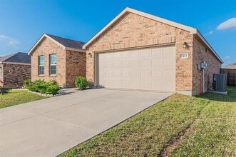 1413 Waggoner Dr in Aubrey, TX - Building Photo - Building Photo