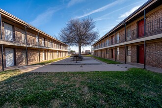 College Palms in Snyder, TX - Building Photo - Building Photo