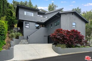 2418 Canyon Oak Dr in Los Angeles, CA - Building Photo