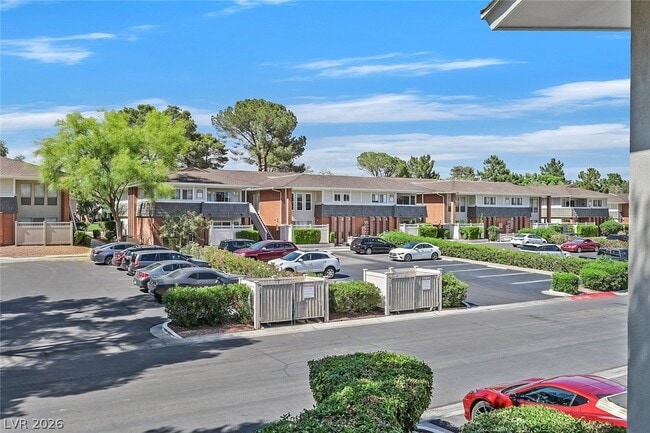 668 Oakmont Ave in Las Vegas, NV - Building Photo - Building Photo