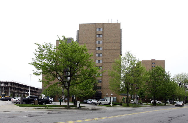 The Triangle Apartments in Cleveland, OH - Foto de edificio - Building Photo