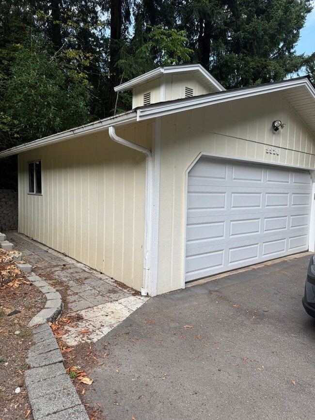 9920 SE 40th St in Mercer Island, WA - Building Photo - Building Photo