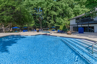 Arbors at East Cobb in Marietta, GA - Foto de edificio - Building Photo