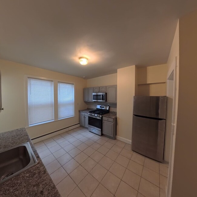 140-142-142 Lorraine St in Bridgeport, CT - Building Photo - Building Photo