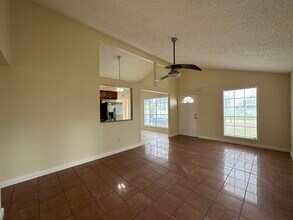 10553 Aquarius Ln in Royal Palm Beach, FL - Foto de edificio - Building Photo