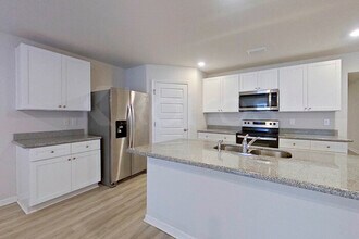 132 Swallowtail Ln in Pensacola, FL - Foto de edificio - Building Photo