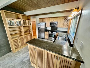 2821 NE 107th St in Seattle, WA - Building Photo - Building Photo