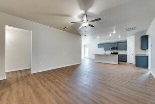 1336 Hogback Wy, Unit 343 in Midland, TX - Building Photo
