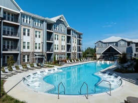 Ellis at Huntcrest in Lawrenceville, GA - Building Photo