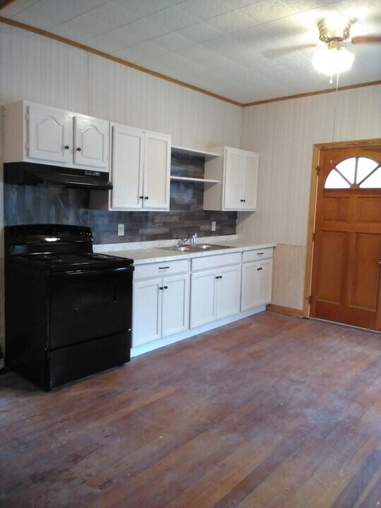 272 River Rd in Dalmatia, PA - Building Photo