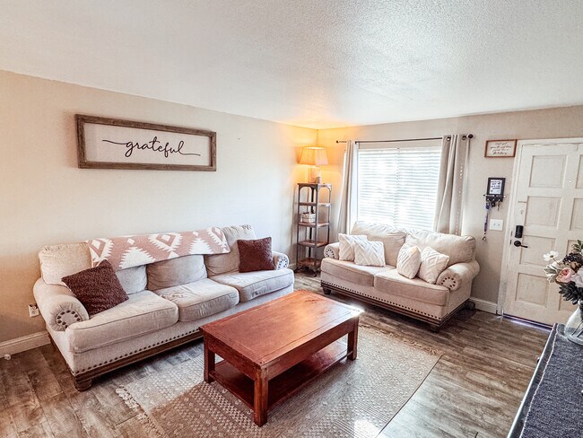 1363 Waterloo Ln in Gardnerville, NV - Building Photo - Building Photo