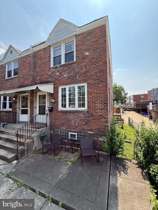 5917 Houghton St in Philadelphia, PA - Building Photo