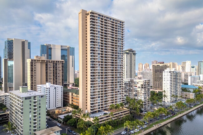 2121 Ala Wai Blvd