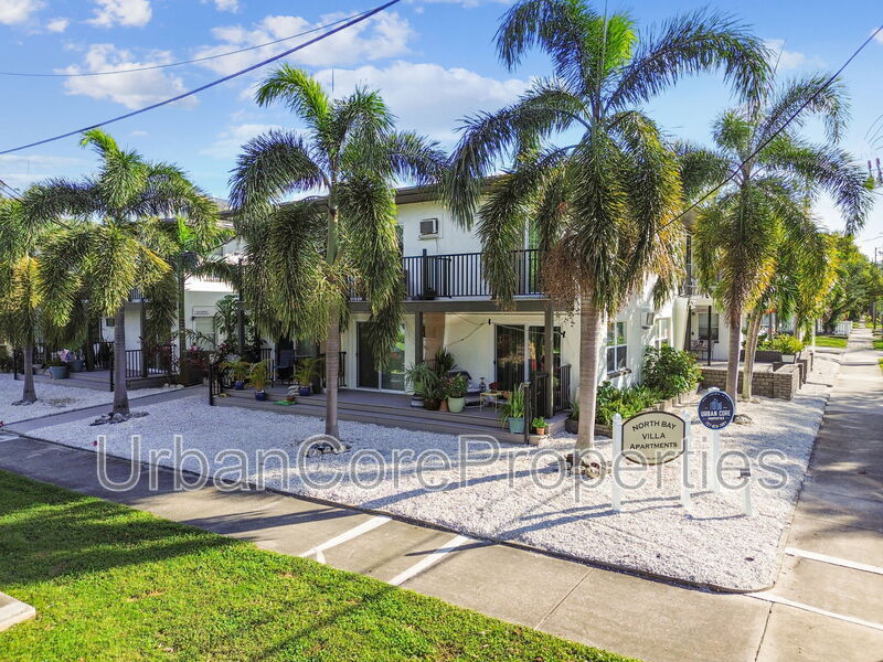 1023 Locust St NE in St. Petersburg, FL - Building Photo
