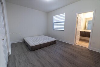 10443 NW 82nd St in Doral, FL - Building Photo - Building Photo
