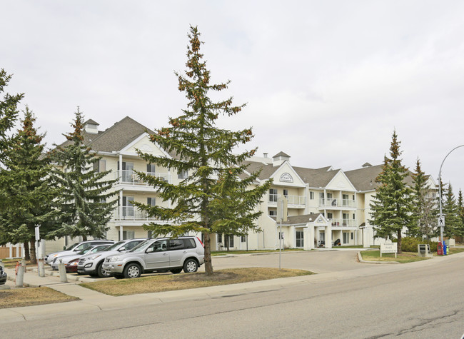 Woodside Place Condominiums in Airdrie, AB - Building Photo - Building Photo