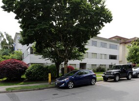 York Plaza in Vancouver, BC - Building Photo