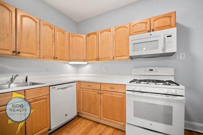 824 W Roscoe St, Unit 2 in Chicago, IL - Building Photo - Building Photo