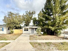 4327 14th Ave S in St. Petersburg, FL - Building Photo