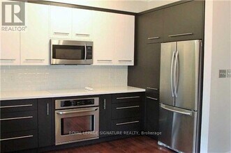 16 Greystone Ct in Toronto, ON - Building Photo - Building Photo