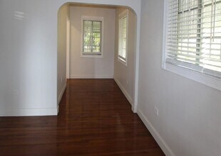 2920 SW 38th Ct in Coral Gables, FL - Building Photo - Building Photo