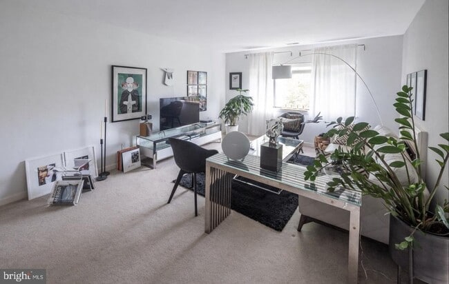 11500 Fairway Dr in Reston, VA - Building Photo - Building Photo