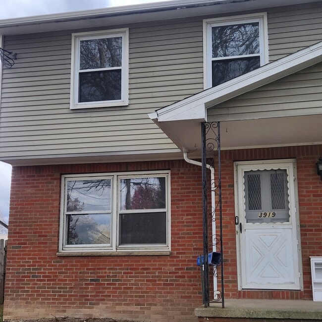 3919 Harvard St, Unit 3919 Harvard St.