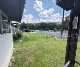 211 De Haven St in Milton-Freewater, OR - Building Photo - Building Photo