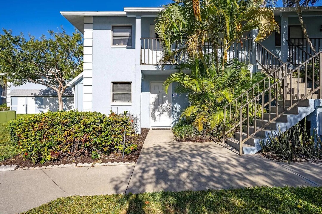 28101 Pine Have Way in Naples, FL - Building Photo