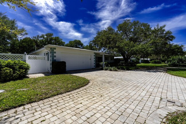 736 Iris Ln in Vero Beach, FL - Building Photo - Building Photo