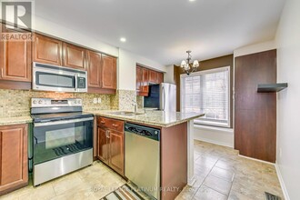 3240 Redpath Cir in Mississauga, ON - Building Photo - Building Photo