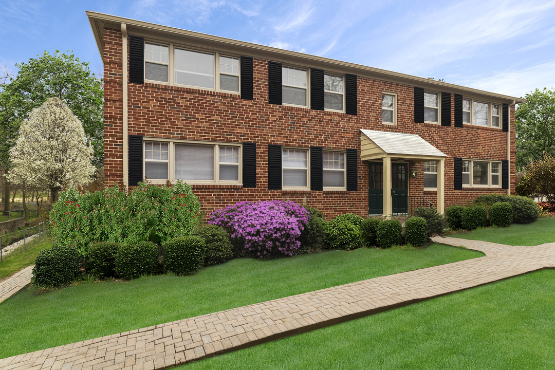 Elkins Park Gardens in Elkins Park, PA - Building Photo