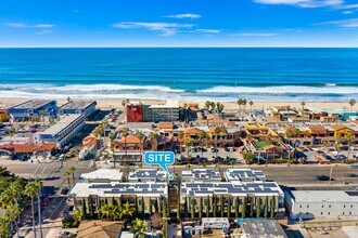 Blue Water Villas in San Diego, CA - Building Photo - Building Photo