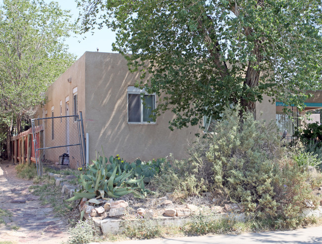 2115 Gold Ave SE in Albuquerque, NM - Building Photo - Building Photo