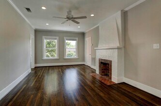 1114 1/2 Bartlett St in Houston, TX - Building Photo - Building Photo