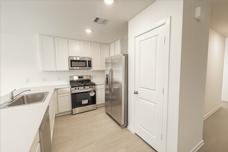 3108 Twisted Myrtle Dr in Conroe, TX - Foto de edificio - Building Photo