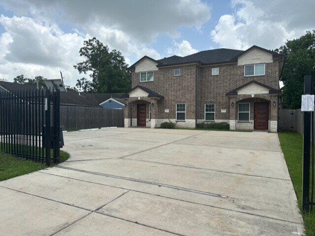 4938 Bataan Rd in Houston, TX - Building Photo - Building Photo